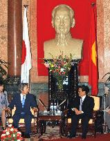 Koizumi, Luong agree to boost Japan-Vietnam exchanges